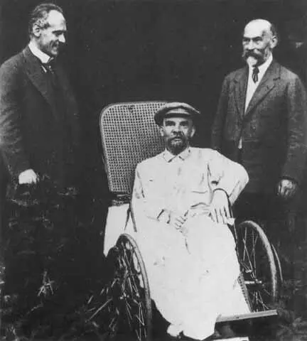 Ленин в Горках 1923 г Претенденты на власть после смерти В И Ленина Л Д - фото 103