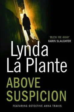 Lynda La Plante Above Suspicion обложка книги