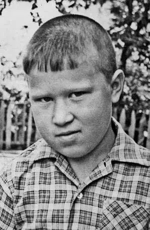 Алеша Богомолов 10 лет 1966 год В те времена допинг в нашей стране был - фото 2