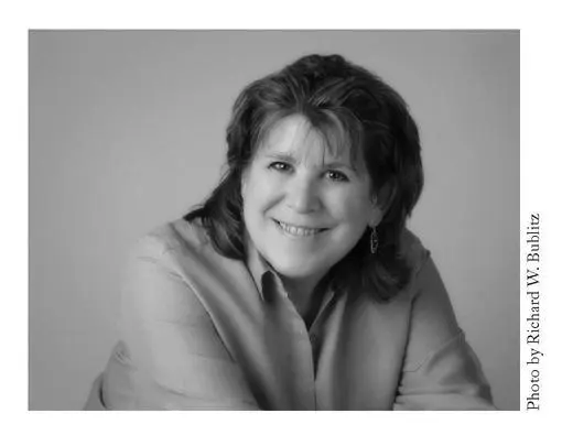 Lesley Kagenis a writer actress voiceover talent and restaurateur The owner - фото 2