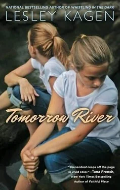 Lesley Kagen Tomorrow River обложка книги