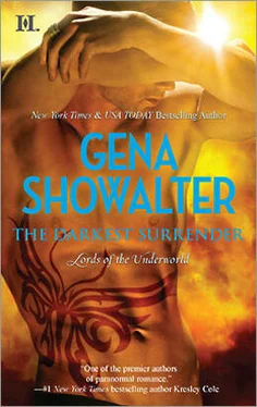 Gena Showalter The Darkest Surrender обложка книги