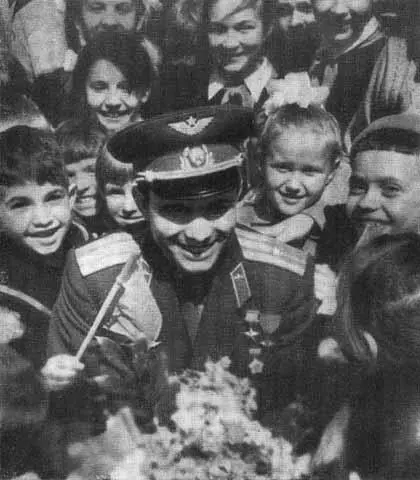 Юрий Алексеевич умел понимать людей разных поколений В издательстве ЦК ВЛКСМ - фото 62