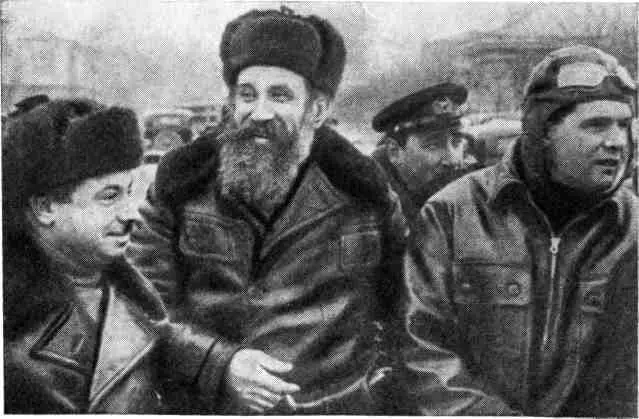 Отто Юльевич Шмидт с Иваном Дмитриевичем Папаниным и Михаилом Васильевичем - фото 93