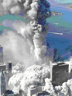 Эти две фотографии показывают как падала Северная Башня она пала второй по - фото 33