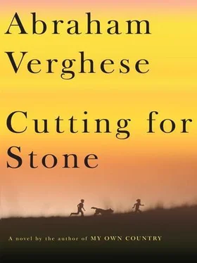 Abraham Verghese Cutting for Stone обложка книги