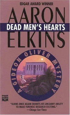 Aaron Elkins Dead men’s hearts обложка книги