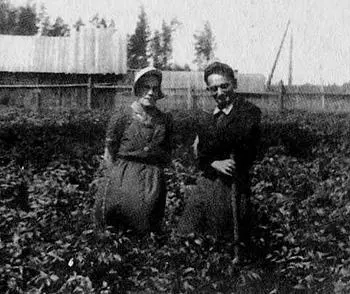 ЛЮ и В А Катанян в поселке Нижняя Курья Молотовской Пермской области - фото 69