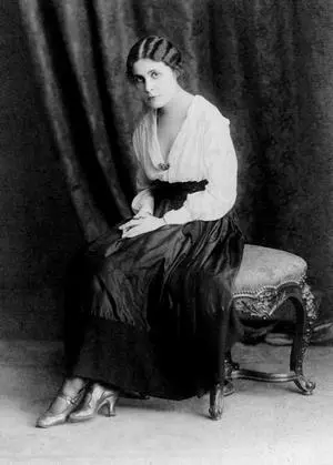 1916 Слева направо Л Гринкруг Эльза Т Беглярова Елена Юльевна Каган Л - фото 74