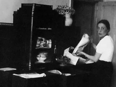 В Спасопесковском 1930е С Я Магалифом сотрудником Берлинского полпредства - фото 95