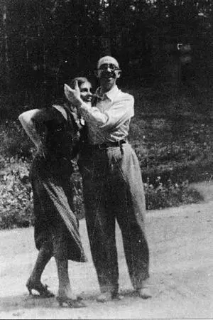 Л Ю и О М Брики Дача под Ленинградом 1935 Л Ю О М Брик В А - фото 98