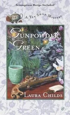 Laura Childs Gunpowder Green обложка книги