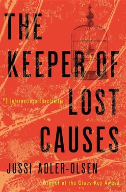 Jussi Adler-Olsen The Keeper of Lost Causes обложка книги