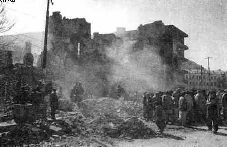 Разрушенный Кабул после американских бомбардировок 14летний мальчик - фото 42