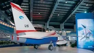 Одной из главных сенсаций Airshow China 2004 стала первая демонстрация в - фото 5