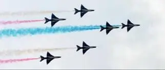 Выступления китайских пилотажников в Чжухае в этот раз не обошлось без - фото 9