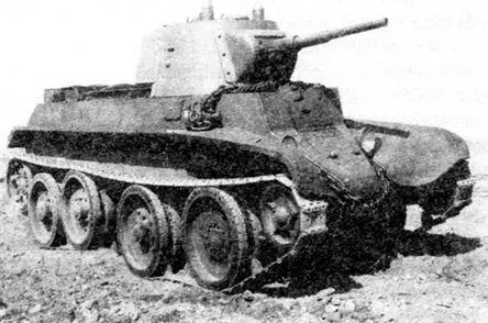 БТ7 образца 1937 года С конца 1938 года танк стал вооружаться 45мм пушкой - фото 58