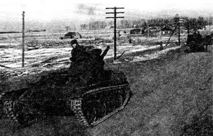 Колонна танков Т60 на марше Западный фронт 50я армия ноябрь 1941 года - фото 95