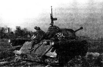Танк ИС2 в наступлении Германия март 1945 года Еще сложнее была обстановка - фото 159