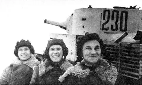 Экипаж танка Т28 у своей боевой машины Ленинградский фронт зима 1942 года - фото 180