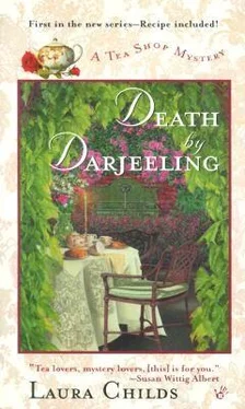 Laura Childs Death By Darjeeling обложка книги