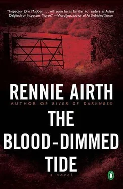 Rennie Airth The Blood-Dimmed Tide обложка книги