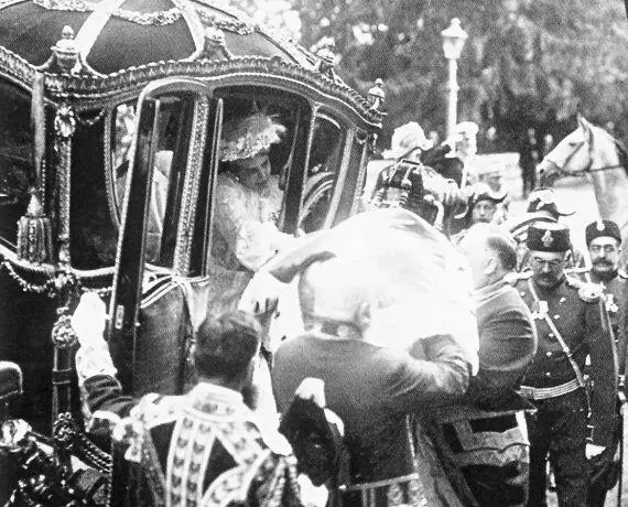 День крещения цесаревича Алексея 11 августа 1904 г Прибытие новорожденного - фото 12