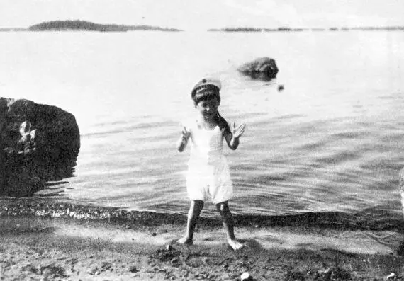 Цесаревич Алексей на берегу Детского острова бухты ПиткоПас 1907 г Детский - фото 68