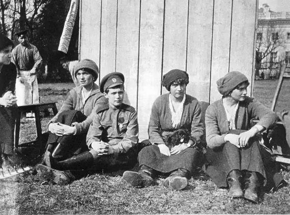 Вел кн Ольга Николаевна цесаревич Алексей вел кн Анастасия и Татьяна - фото 202