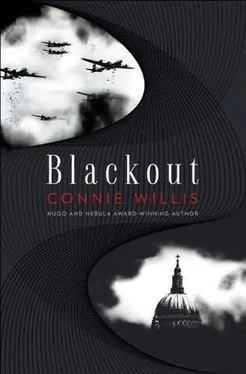 Connie Willis Blackout обложка книги