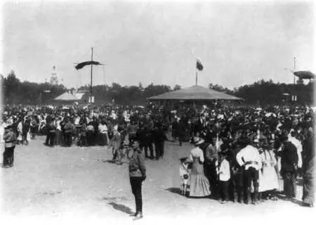Гулянье в Петергофе 1900е гг Катанье с гор в Речном яхтклубе 1913 г - фото 44