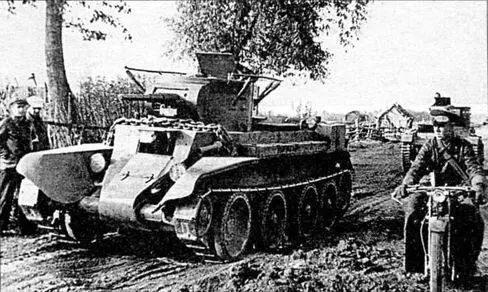 На марше механизированное соединение Красной армии Роль командирской машины - фото 15