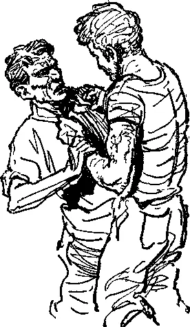 Склоненный над ящиком Жорка медленно и страшно распрямляется перешагивает - фото 26