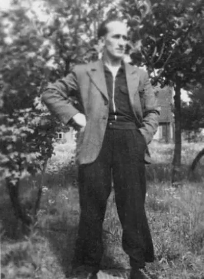 Станислав Гутчас Фото 1945 г Станислав присматривал за кафетерием а мне с - фото 10
