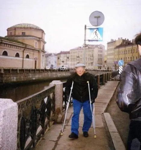 В 1998 году перед самым отлётом в Россию мне защемило нерв позвоночника - фото 75