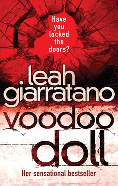 Leah Giarratano Voodoo Doll обложка книги