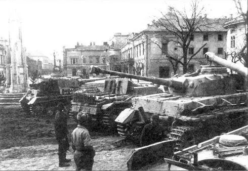 Немецкие танки PzKpfwIV и штурмовые орудия StuG III захваченные в боях за - фото 26