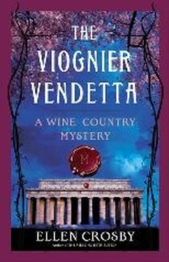 Ellen Crosby The Viognier Vendetta обложка книги