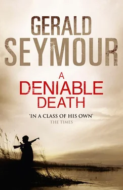 Gerald Seymour A Deniable Death обложка книги