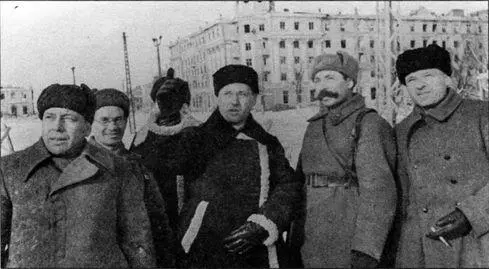 В городе Воронеже советская власть На снимке слева направо секретарь - фото 8