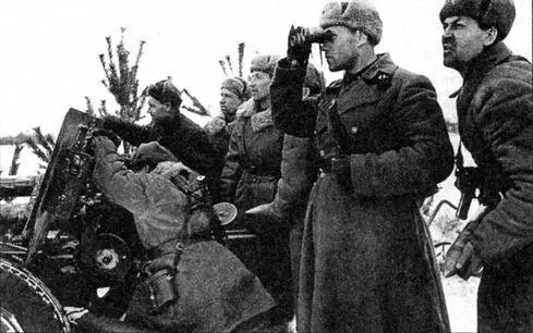 Артполк майора А Толмачева ведет огонь по немецким позициям сам комполка - фото 19