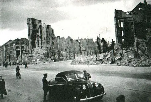 Поверженная столица Третьего рейха Бойцы комдива Б А Владимирова - фото 13