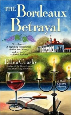 Ellen Crosby The Bordeaux Betrayal обложка книги