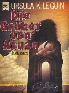 Ursula Le Guin Die Gräber von Atuan обложка книги