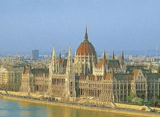 Величественное неоготическое здание Парламента главное украшение набережной - фото 33