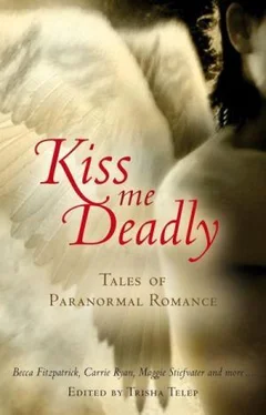 Michelle Zink Kiss Me Deadly: Tales of a Paranormal Romance обложка книги