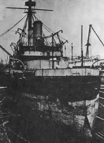 Dreadnoygh в доке во время разборки Башенная установка броненосца - фото 96