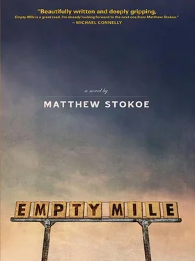 Matthew Stokoe Empty Mile обложка книги