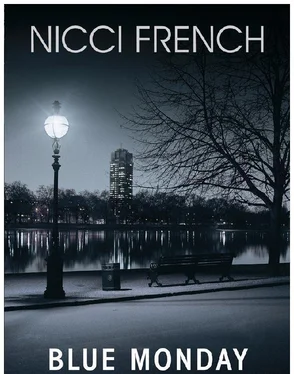 Nicci French Blue Monday обложка книги