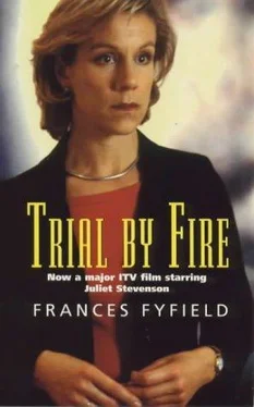 Frances Fyfield Trial by Fire обложка книги